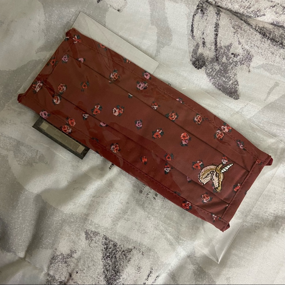 COACH Uni Face Mask w/ mini Vintage Rose Print